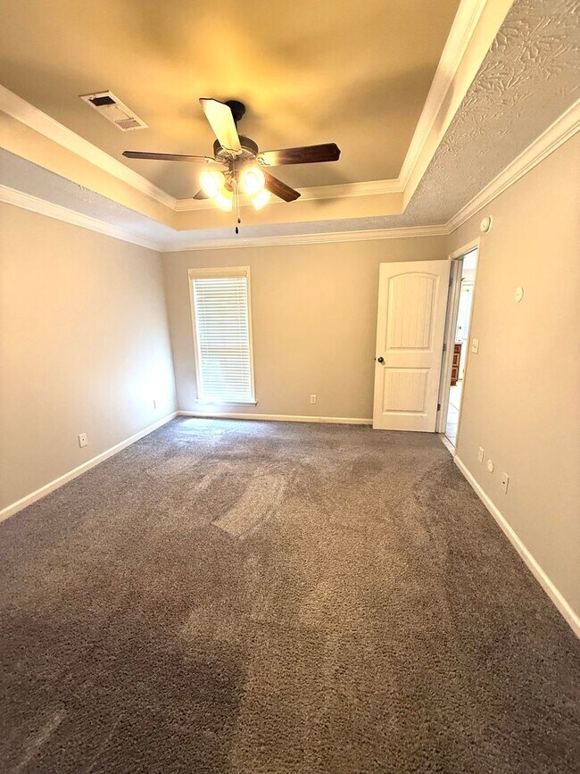 Building Photo - ** 3 Bed 2 Bath located in Ryan Ridge ** Call 334-366-9198 to schedule a self tour