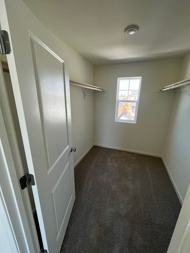 Building Photo - Beautiful brand NEW home for rent in Tulare, Ca