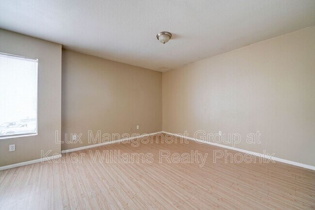 Building Photo - 3840 N 43rd Ave