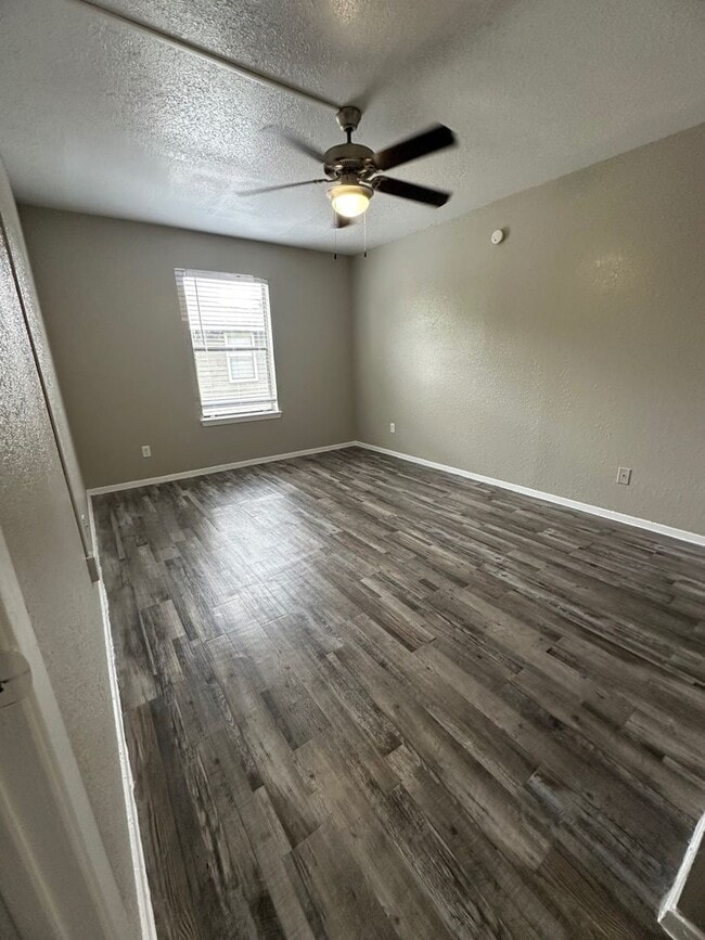 Building Photo - 2 Bedroom 2 Bathroom Townhome In Arlington