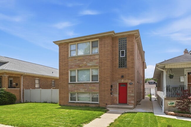 Building Photo - 2726 N Nordica Ave
