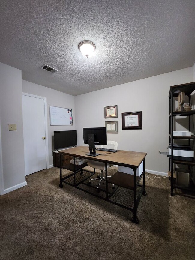 Building Photo - Charming 3 bedroom house near buck lake fo...