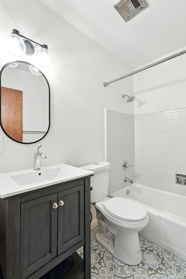 Building Photo - Totally remodeled home in prime Tempe Loca...