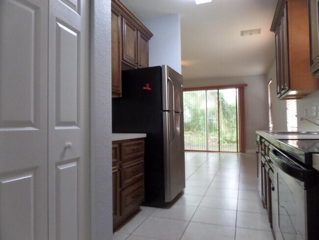 Building Photo - 829 Pipers Cay Dr