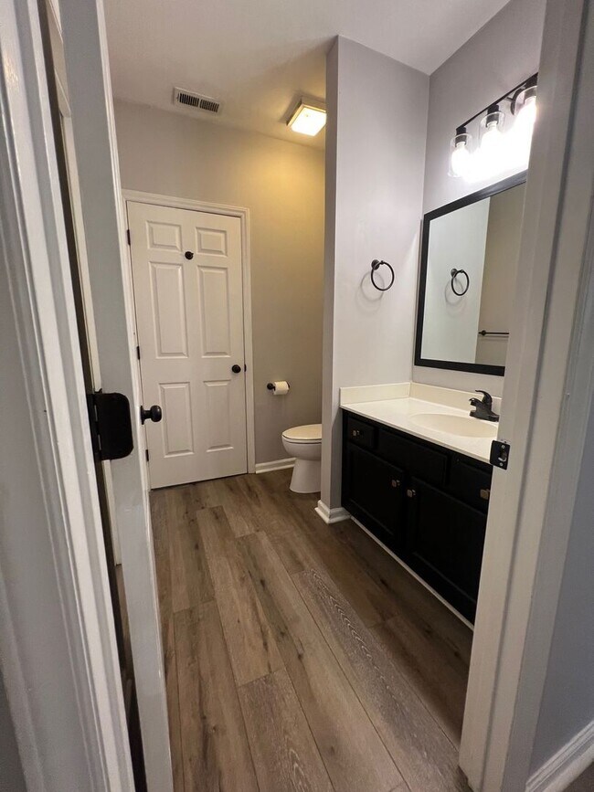 Building Photo - T.R. Lawing Realty Property