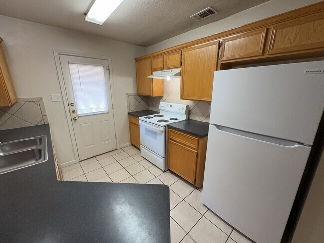 Building Photo - 1302 Nicholas Cir