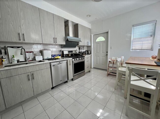 Building Photo - 600 17th St