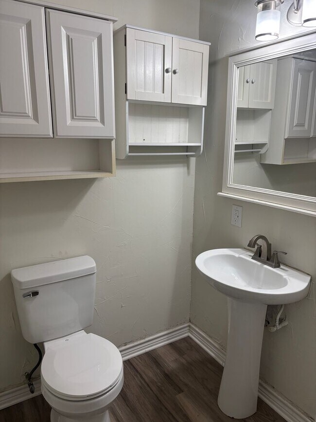 Building Photo - 3/2/1 in Quiet Neighborhood in Denison!
