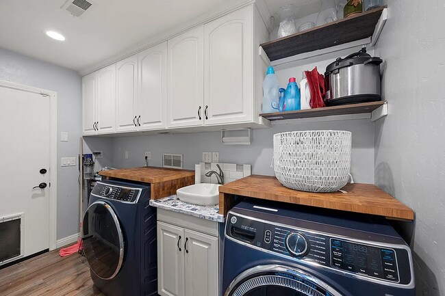 Building Photo - 4636 Panorama Dr