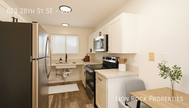 Building Photo - 623 28th St SE