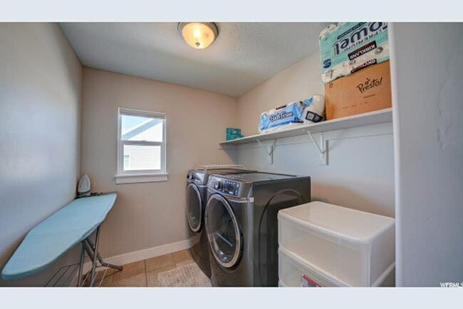 Building Photo - Beautiful 4 Bedroom Home in Midvale!