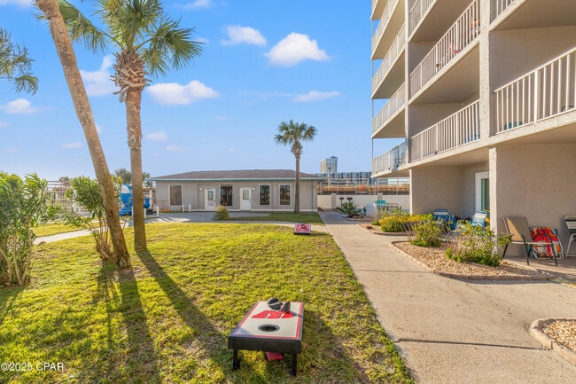 Building Photo - 8743 Thomas Dr