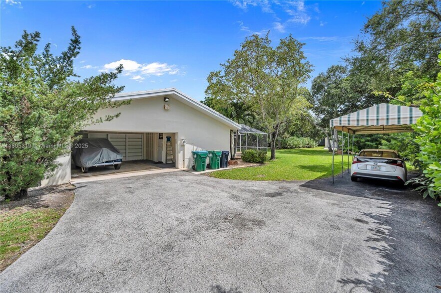Building Photo - 14921 SW 72nd Ct