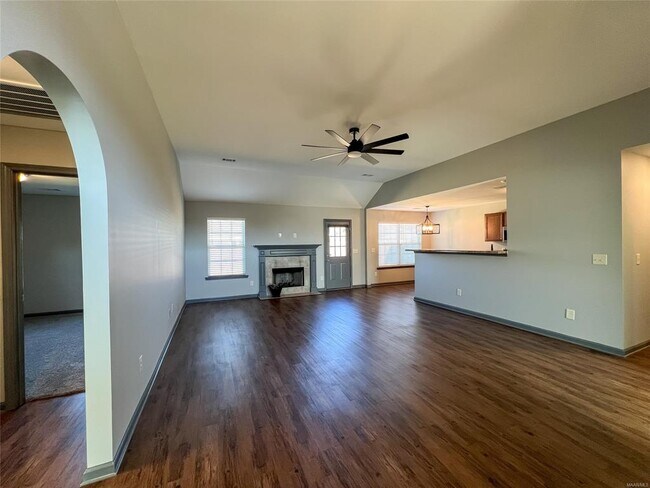 Building Photo - 583 Sunset Dr