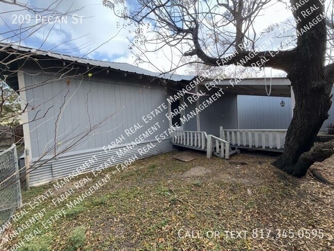 Building Photo - 209 Pecan St