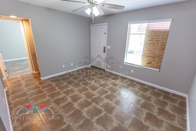 Building Photo - 448 N Lesueur