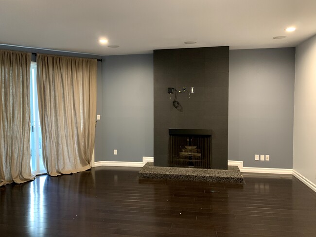 Fireplace, Drapes, Smart TV Wiring, Speakers in Ceiling - 14569 Benefit St