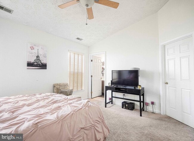 Building Photo - 9736 Morningview Cir