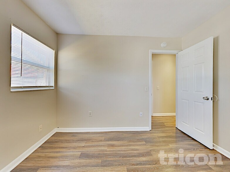 Building Photo - 1201 Windsor Cir