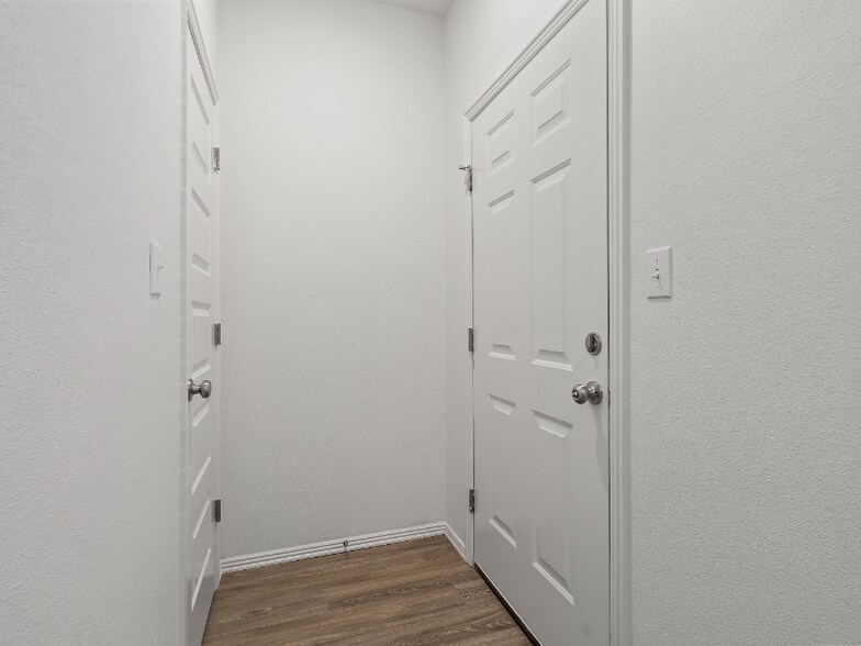 Building Photo - 957 S Amarillo Ave