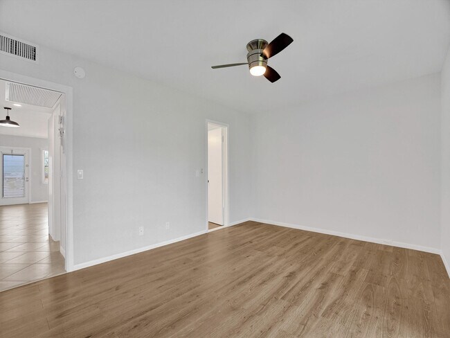 Building Photo - 17 Mansfield F