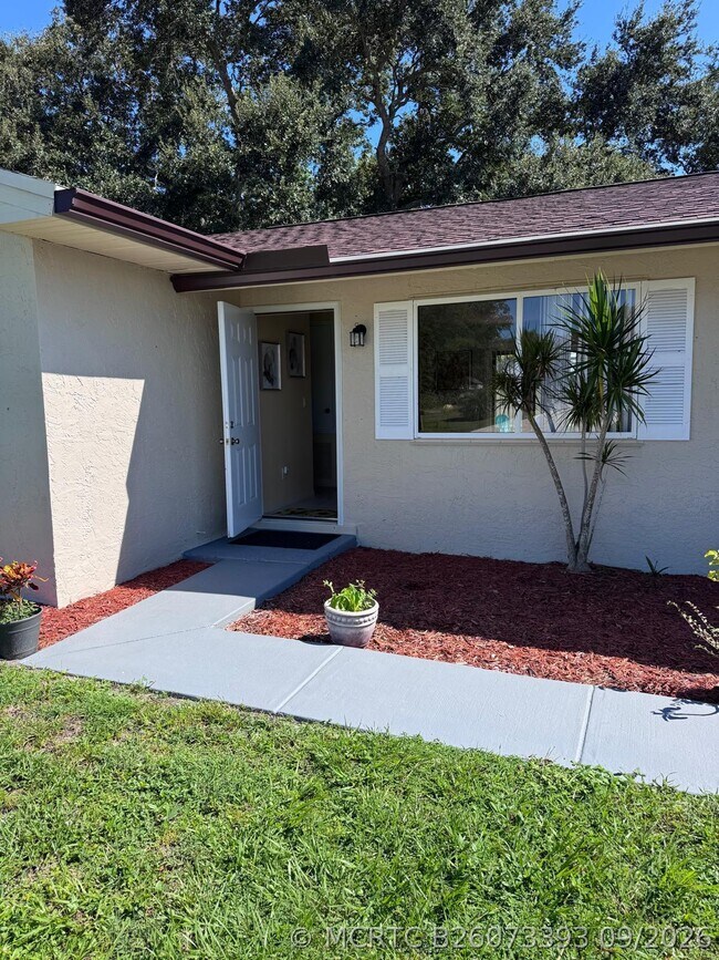 Building Photo - 2386 SE Longhorn Ave