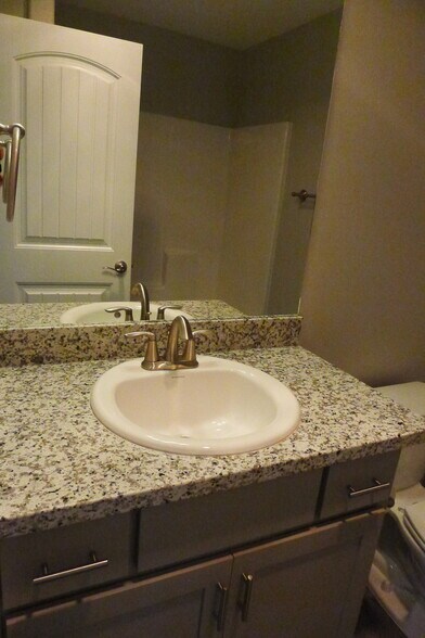 Hall bath - 1136 R St