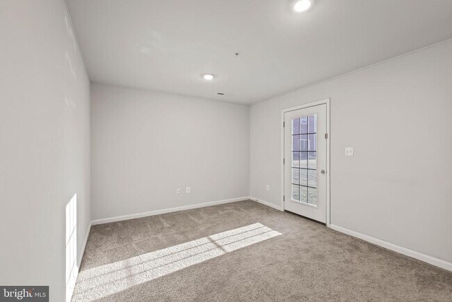 Building Photo - 64 Grant St