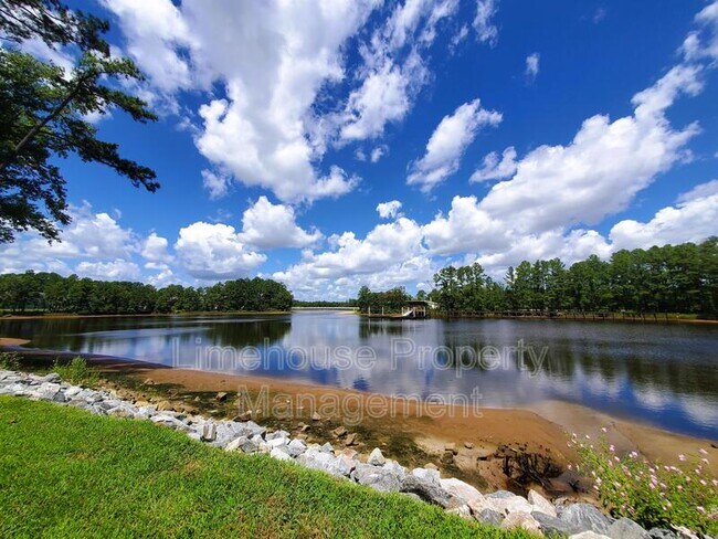 Building Photo - 946 Gabion Wy