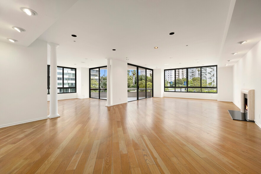Building Photo - 10430 Wilshire Blvd
