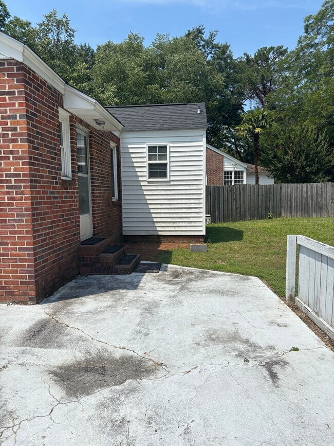 Building Photo - 505 Adams Ave