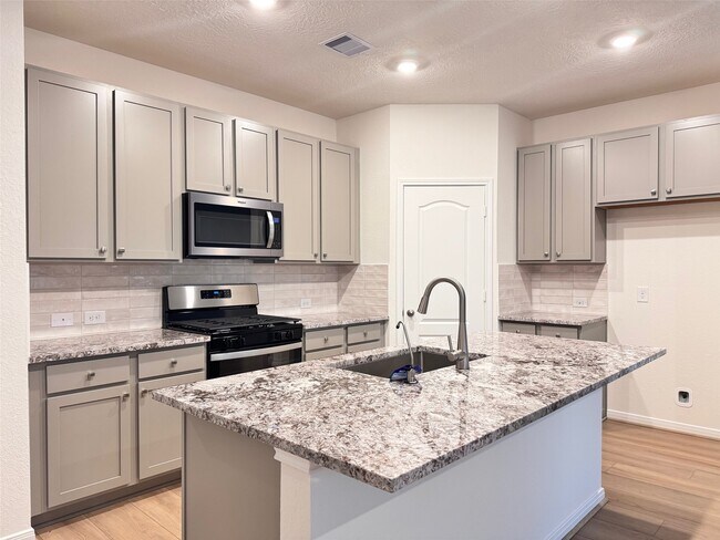 Building Photo - 8203 Leisure Pt Dr