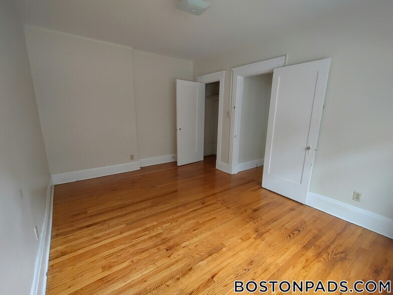 Building Photo - 349 Pleasant St