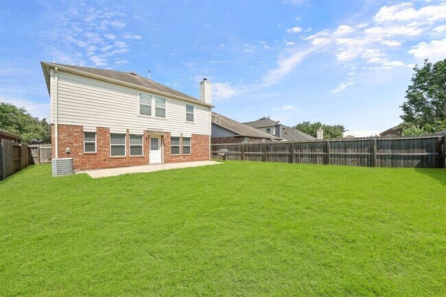 Building Photo - 5826 Kenwood