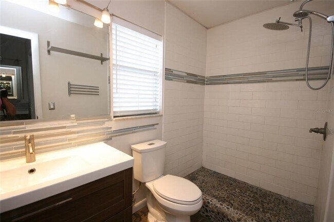 Building Photo - 17839 Sunrise Dr