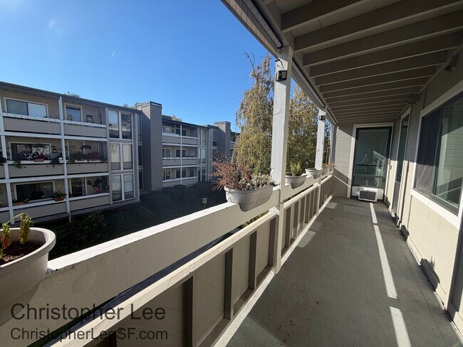 Building Photo - 1081 Beach Park Blvd