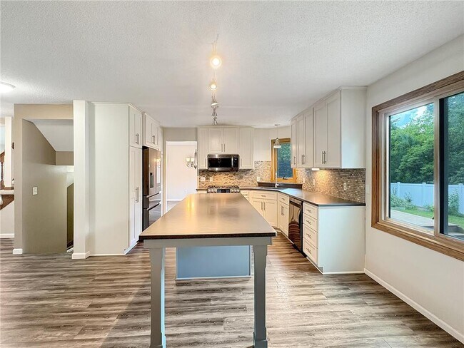Building Photo - 15612 Canyon Ridge
