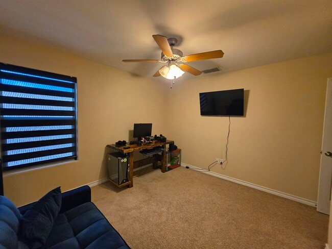 Building Photo - 302 Date Palm Dr