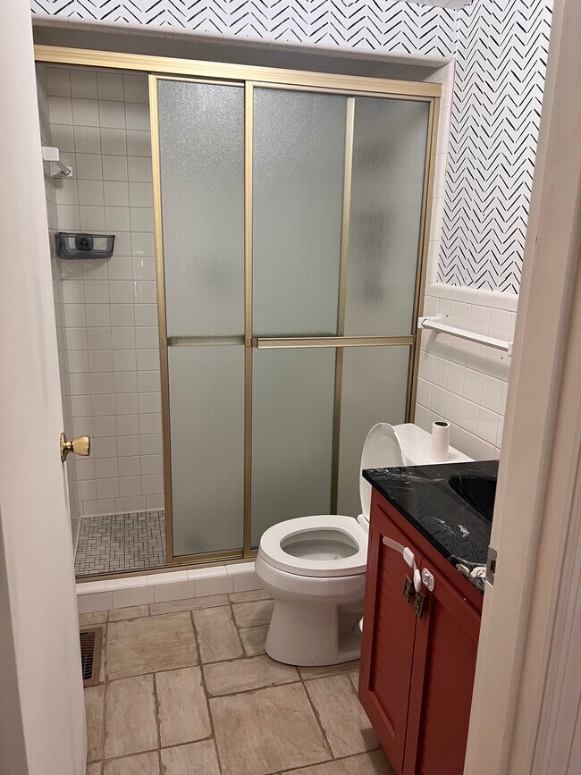 Building Photo - 680 Overland St