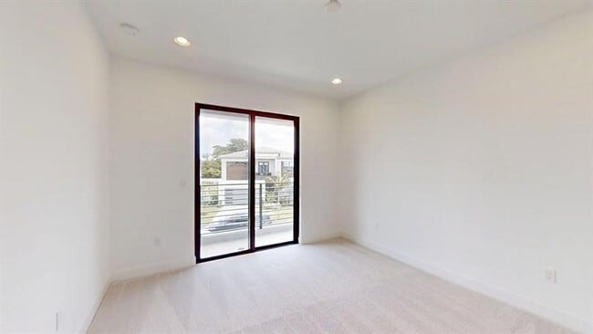 Building Photo - 8299 Essex Country Clb Dr