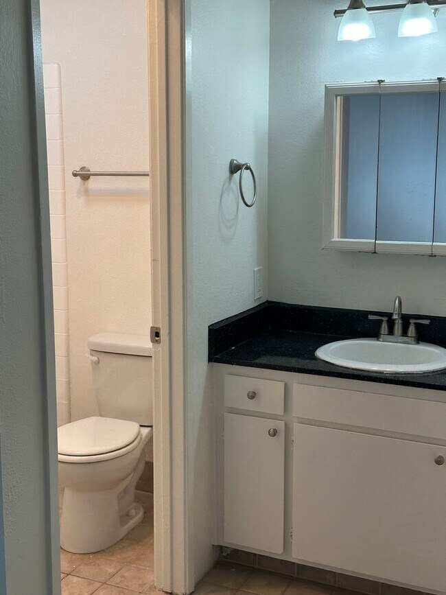 Building Photo - 7434 Mesa College Dr