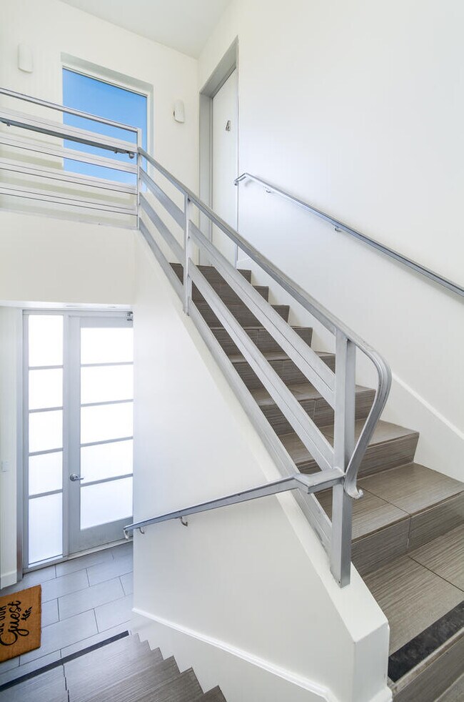 Hallway - 14212 Riverside Dr