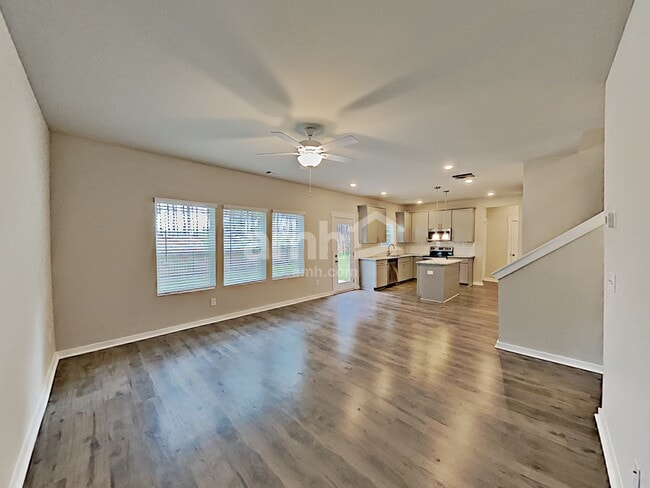 Building Photo - 518 Camp dr