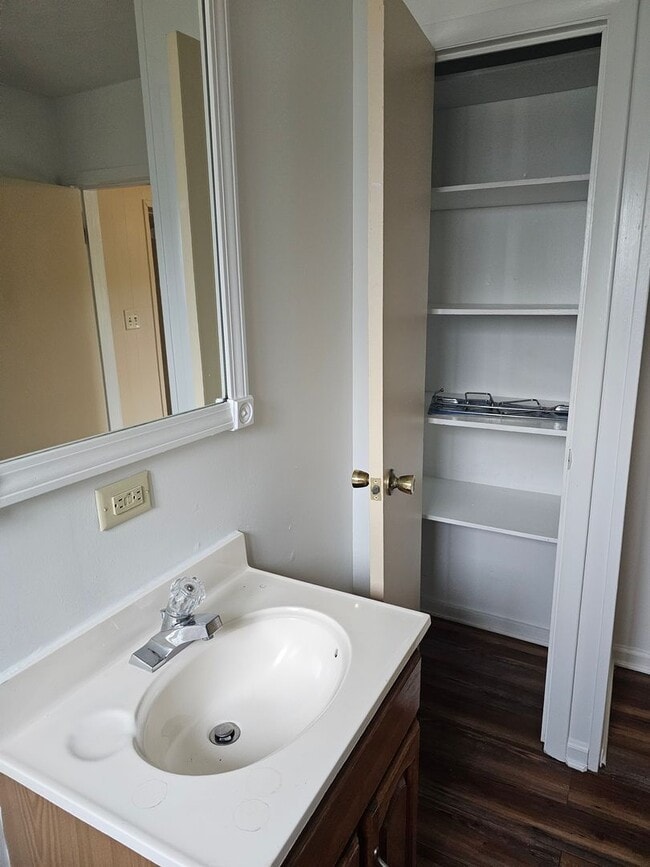 Building Photo - 2BR Remodeled House Hollidaysburg
