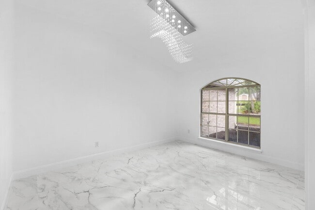 Building Photo - 2120 Lakebreeze Way