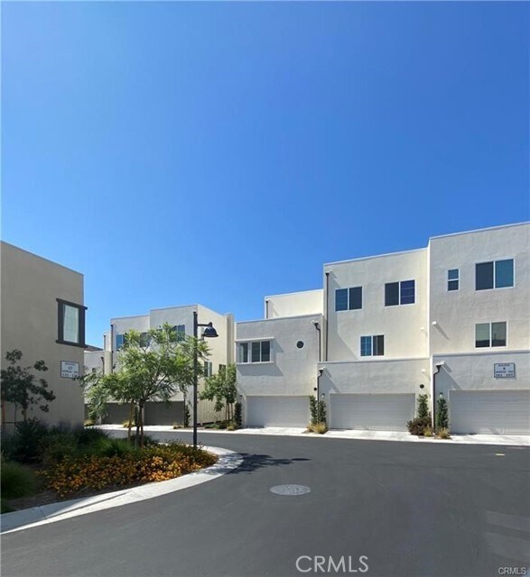 Building Photo - 161 Episode