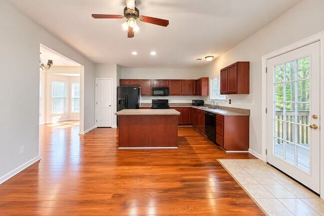 Building Photo - 468 Canewood Pl