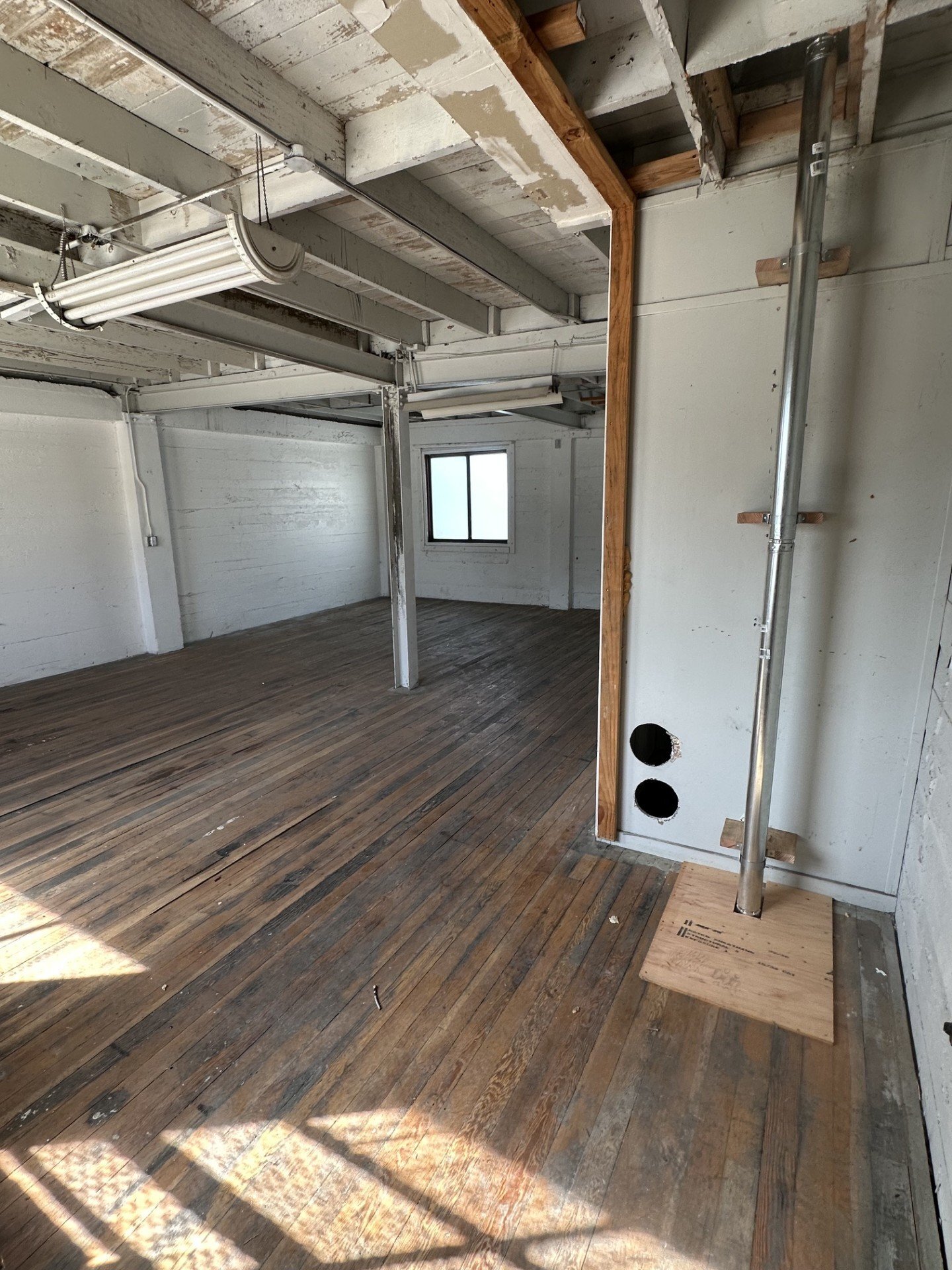 Building Photo - 1240 E 12th St