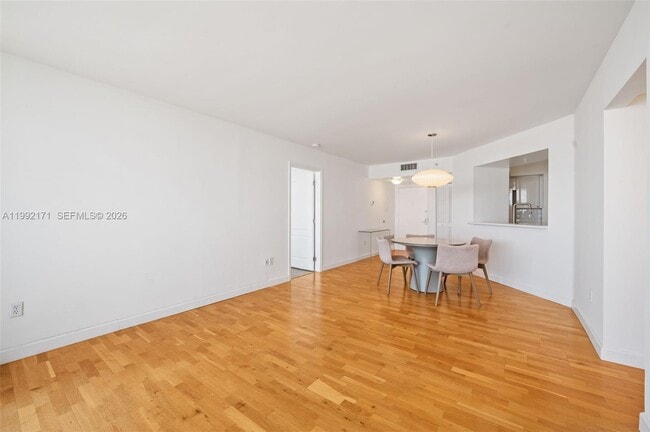 Building Photo - 1900 Sunset Harbour Dr