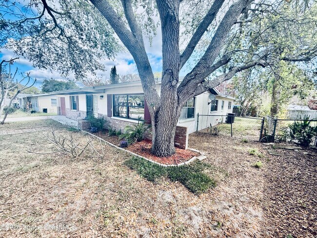 Building Photo - 410 S Tropical Trail